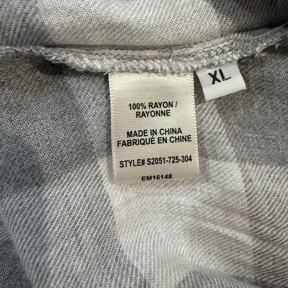 Side Stitch Gray and White Plaid Button-Up Top - Picture 4 of 4